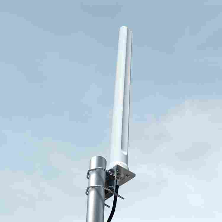 exterior omni antenna from distance